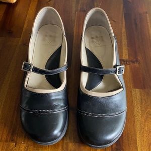 Fluevog maryjane size 10 black tan
